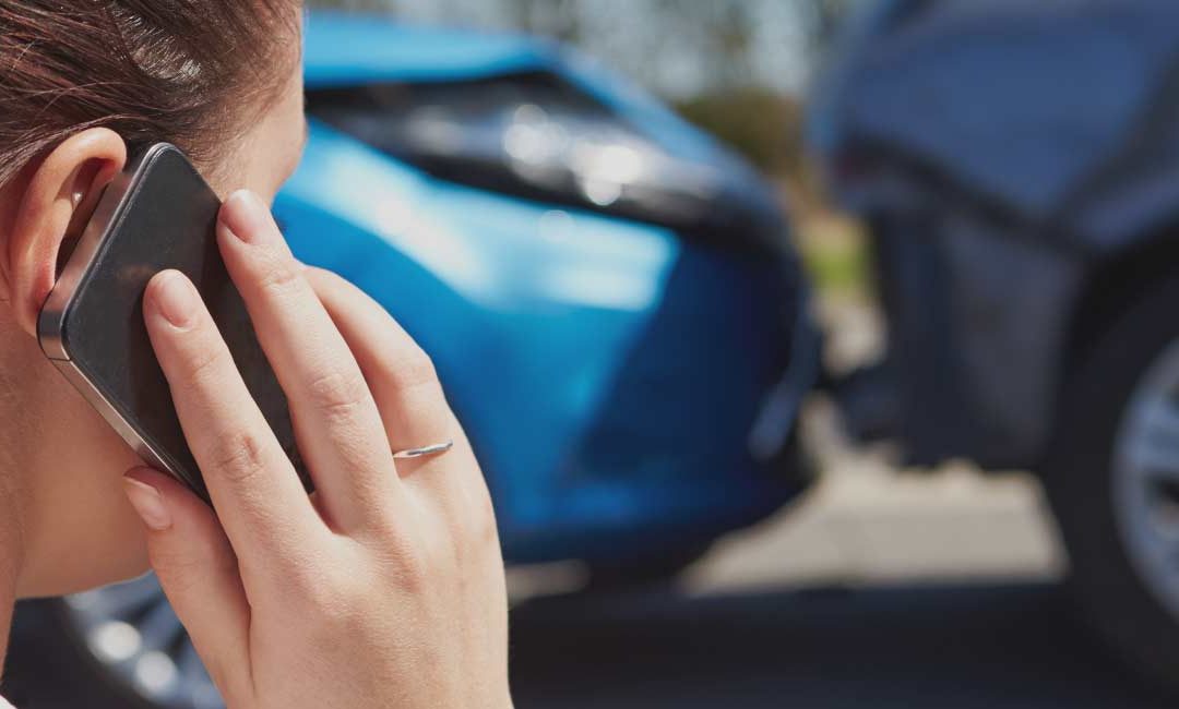 3 Reasons to Call a Lawyer Right Away After an Auto Accident